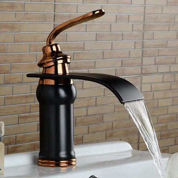 Elegant vintage servantkran i svart med fossefall, ettgreps, for baderom