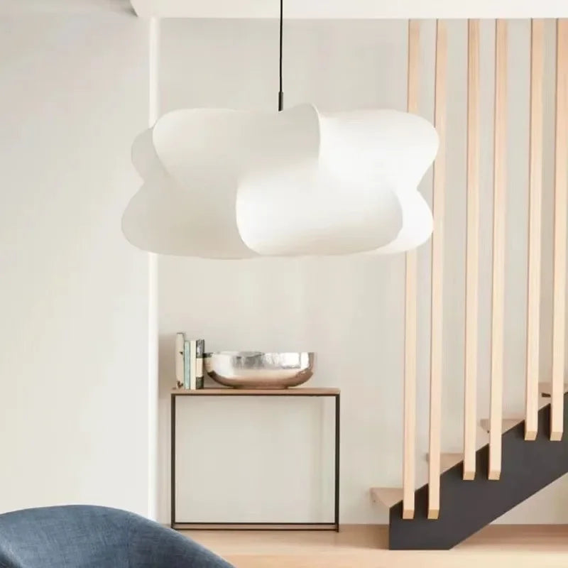 "Elegant Wabi Sabi hengelampe i silke, minimalistisk design, mykt LED-lys, ideell for moderne interiør"