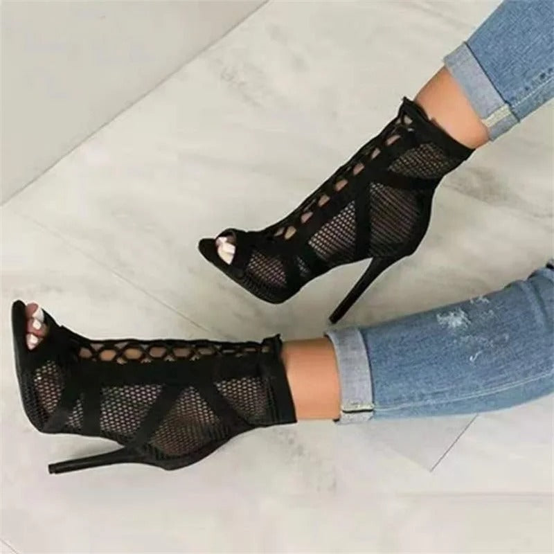 Luftige peep toe sandaler til dame med høye hæler, ideelle for sommer og kveldsbruk.