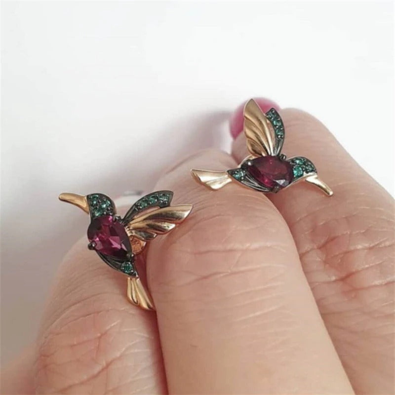 Glitrende kolibri dråpeøreringer for kvinner. Moderne og elegante smykker, et vakkert tilbehør.