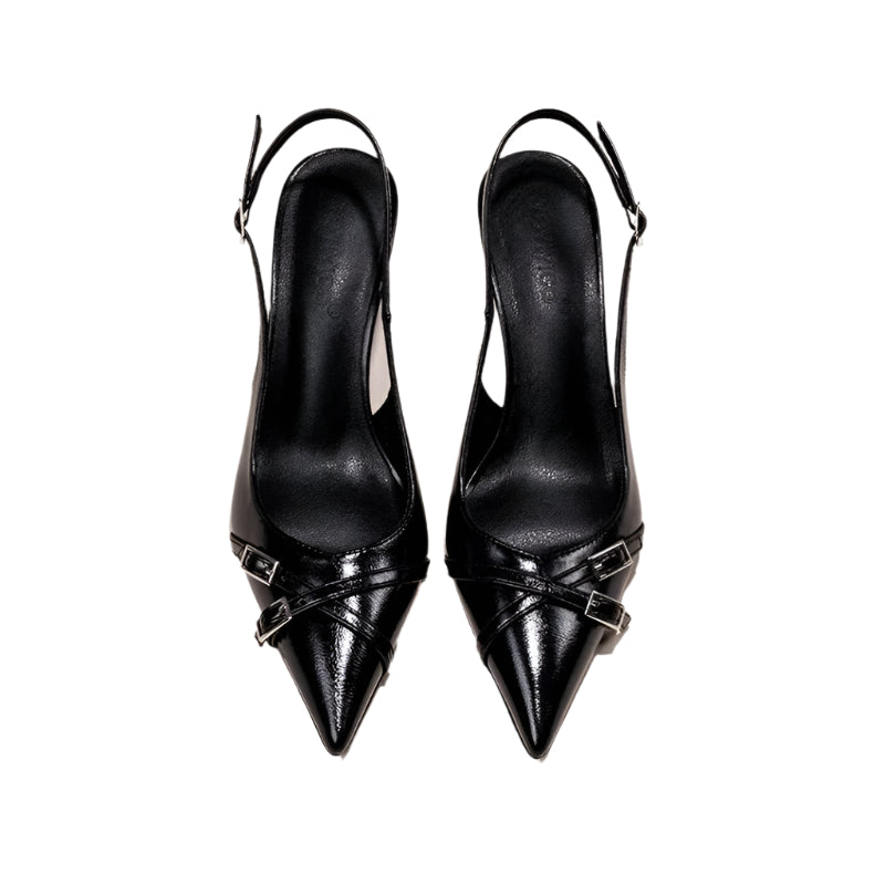 Klassiske sorte pumps med spiss tå og høy stiletthel, ideelle selskapssko for damer.