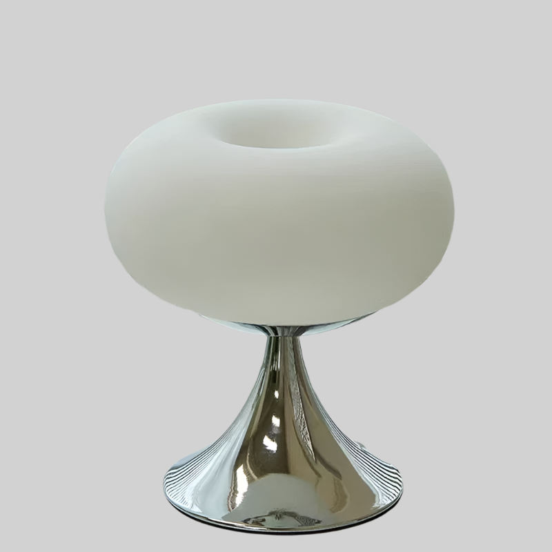 "Epleformet vintage bordlampe i hvitt og grønt glass, elegant design, perfekt for klassiske og moderne rom."