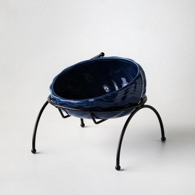 Høykvalitets keramisk hundeskål med ergonomisk skjellform for bedre spiseopplevelse.