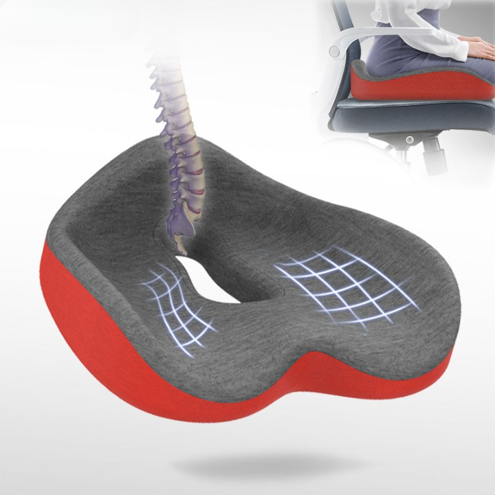 Komfortabel ortopedisk sittepute i minneskum, ideell for lengre perioder med sitting hjemme