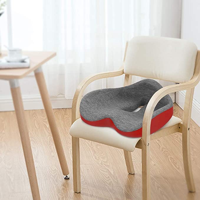 Minneskum sittepute med ergonomisk design som gir utmerket ryggstøtte og smertelindring