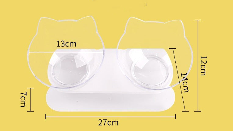 Slitesterk, skråstilt kattematskål av plast. Ergonomisk design for renslig og behagelig fôring av kattemat.