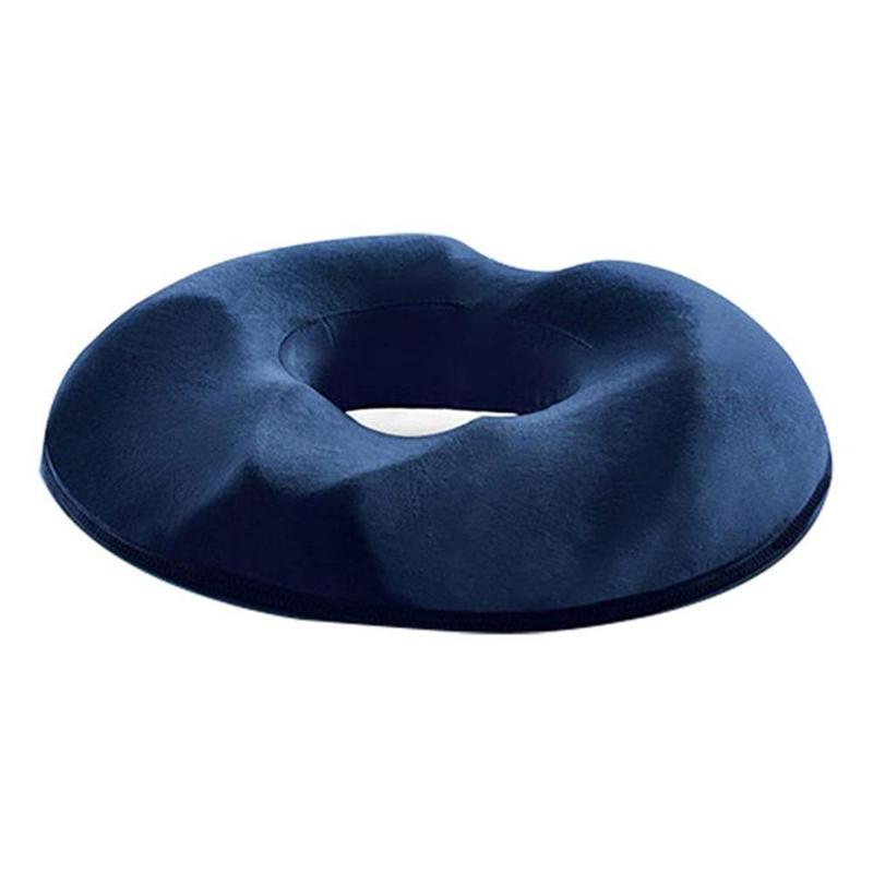 "Ergonomisk trykkavlastende pute i svart minneskum, perfekt for komfortabel sitting og lindring av smerte."