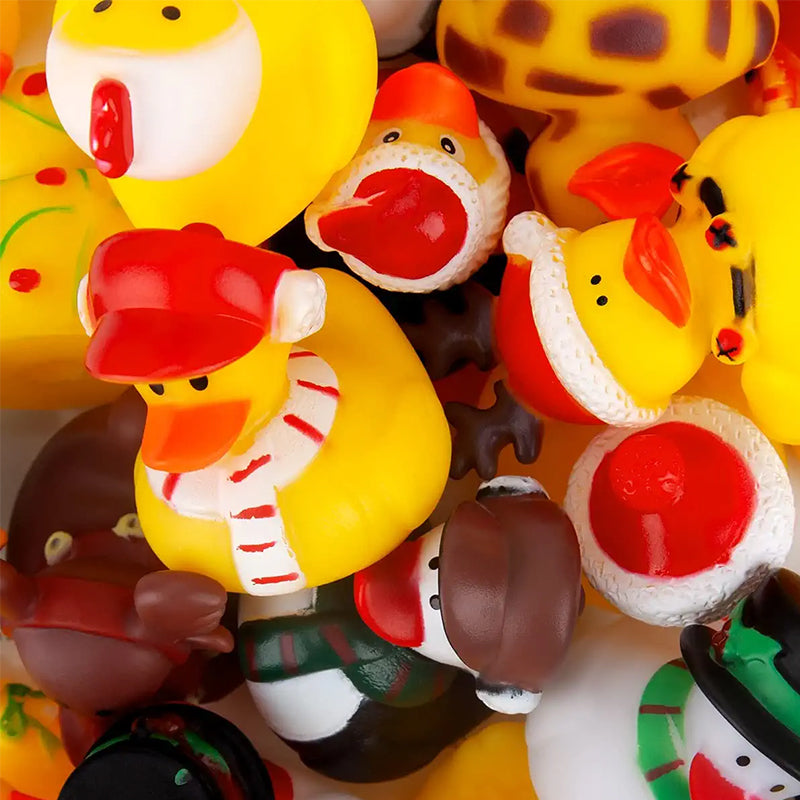"Fargerik adventskalender med 24 gummi-ender i juletema for barn, perfekt for å skape spennende julestemning."