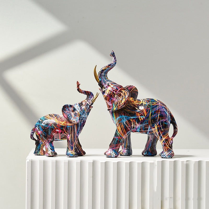 Harpiksfigur av en elefant malt med livlig graffiti, en flott gave og dekorasjon for hjemmet.