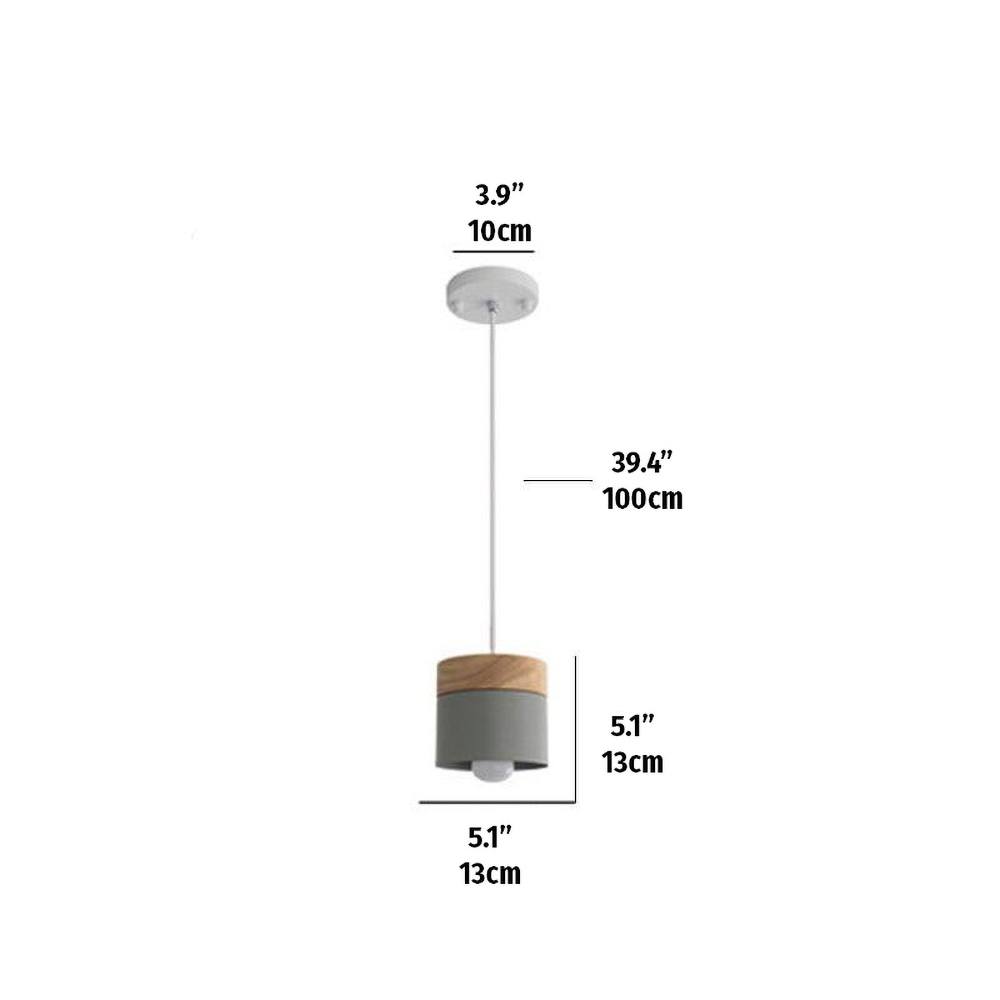 "Fargerik tre og metall pendellampe med moderne design, justerbare ledninger og tilgjengelig i flere farger"