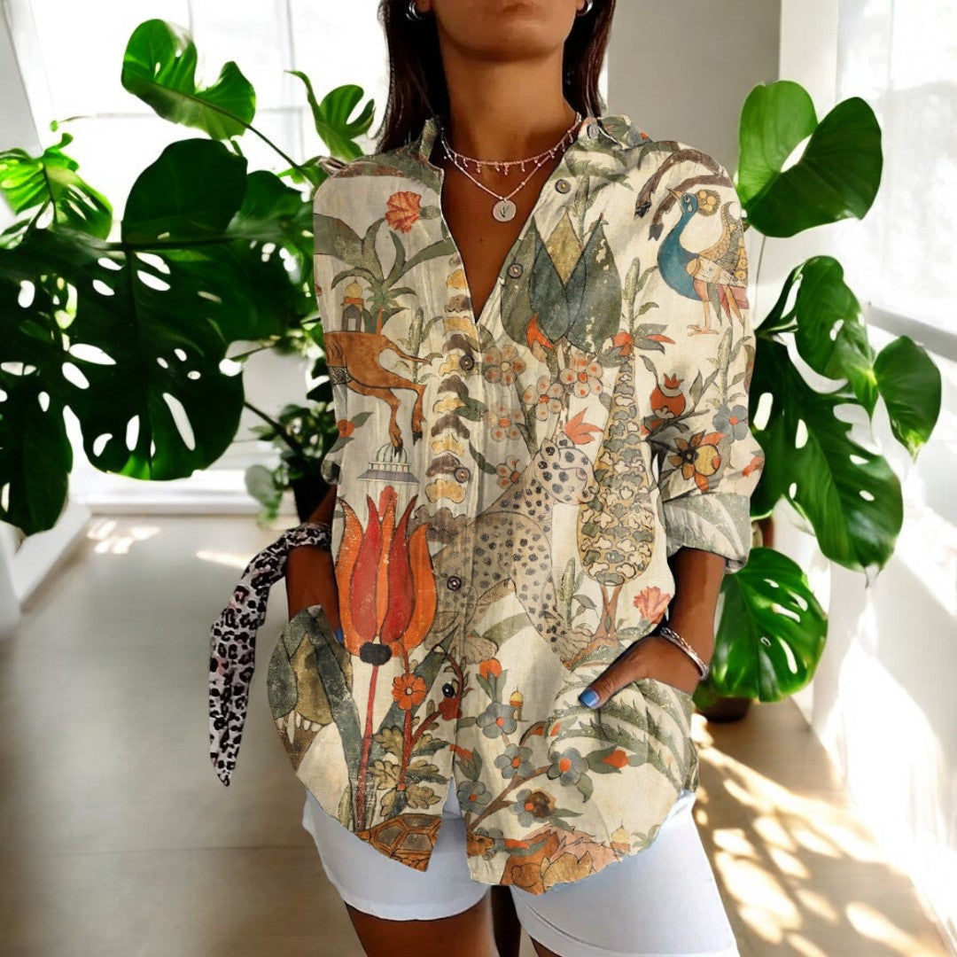 Elegant damebluse i vintage stil, fargerik design med unikt mønster for enhver anledning.