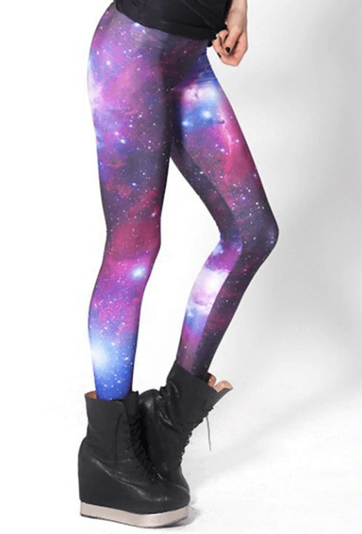 Tekstur av Dame 3D Galaxy leggings, mykt stoff med fargerikt 3D kosmisk trykk for komfortabel passform.
