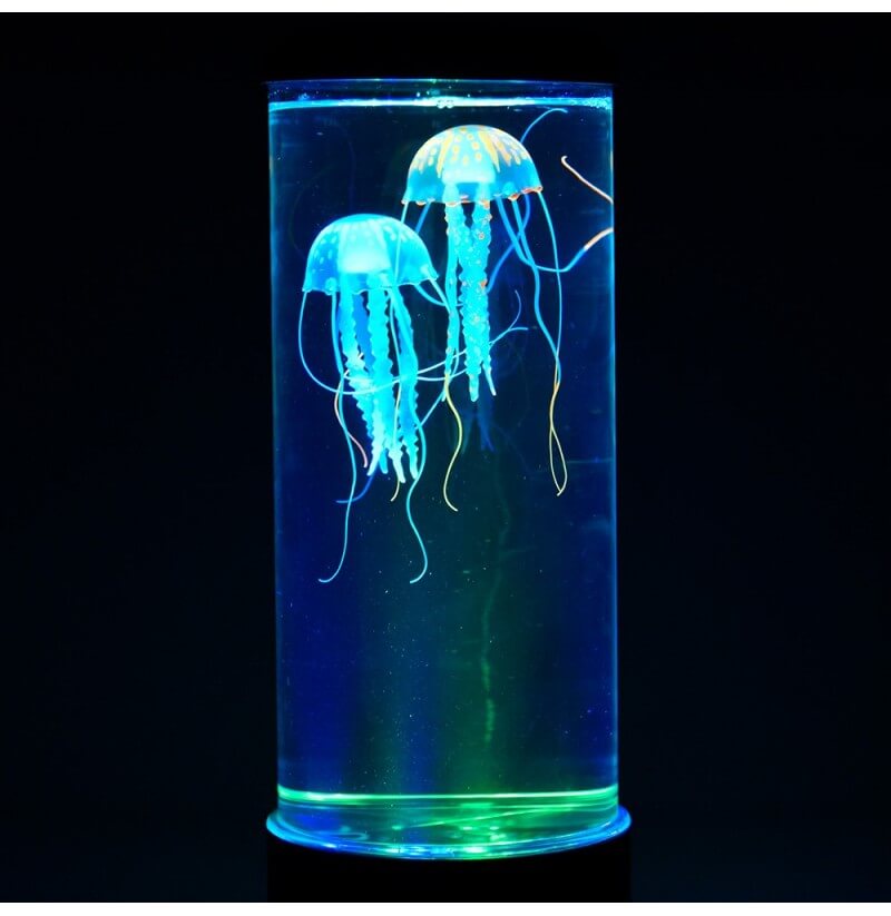 Detalj av manetlampe: realistiske, fluorescerende maneter i skiftende farget lys