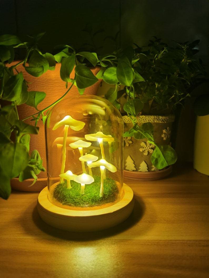 Unik håndlaget DIY sopplampe, en stilig bordlampe og kreativ gaveidé for interiørentusiaster.