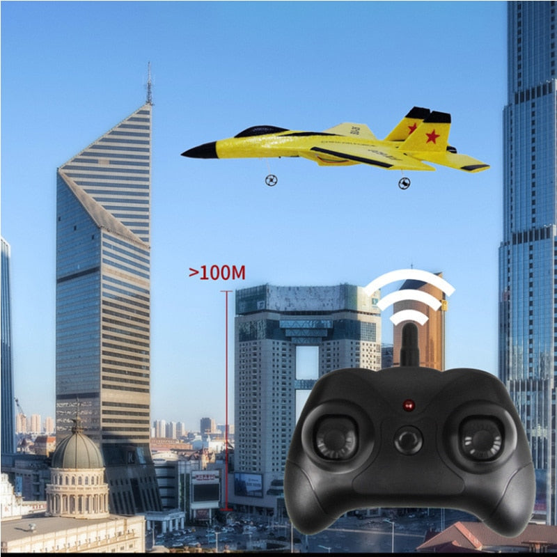 Samling av fjernstyrte kampflymodeller i forskjellige farger, RC-fly leketøy for entusiaster