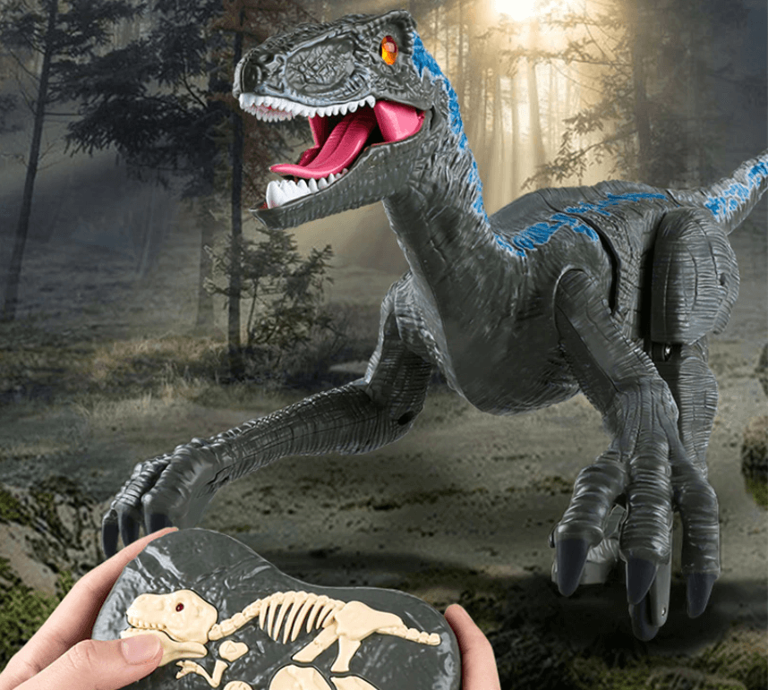 Barn leker med fjernstyrt Velociraptor dinosaurleke, viser kontroll og glede ved interaktiv lek