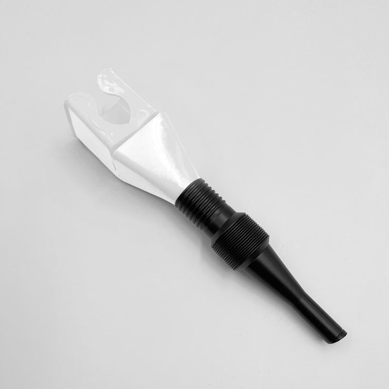 "Fleksibelt dreneringsverktøy for biler, plastmateriale, formbart design, ideelt for presis væskeoverføring uten søl."