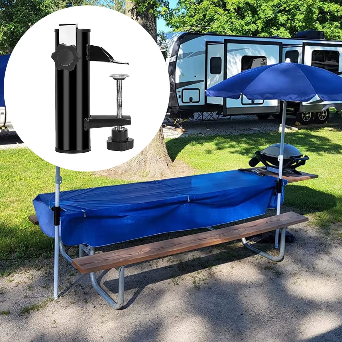 Fleksibel parasollholder for enkel montering på balkongrekkverk. Optimal for solskjerming.