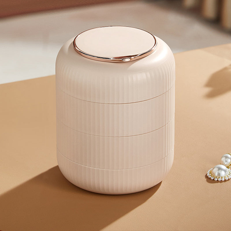 "Flerlags smykkeskrin med 360 graders roterende design, i elegant hvit, for trygg og organisert smykkeoppbevaring."