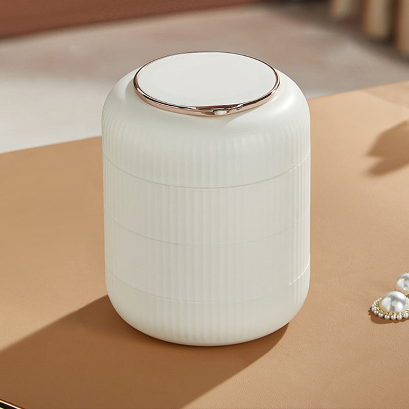 "Flerlags smykkeskrin med 360 graders roterende design, i elegant hvit, for trygg og organisert smykkeoppbevaring."