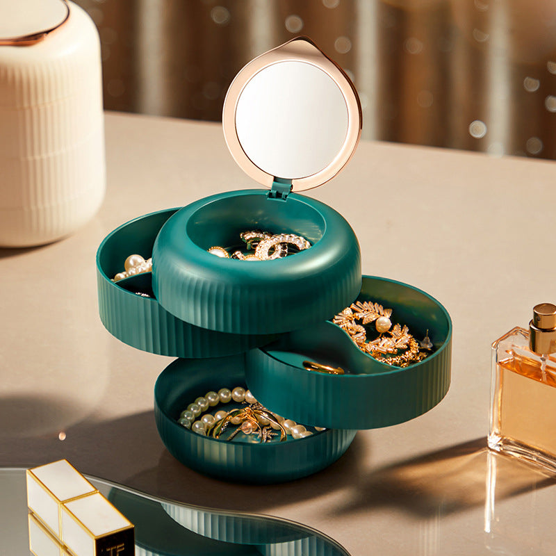 "Flerlags smykkeskrin med 360 graders roterende design, i elegant hvit, for trygg og organisert smykkeoppbevaring."