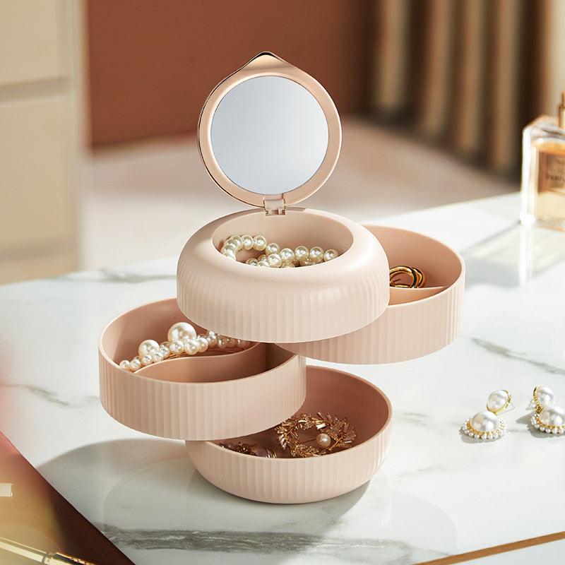 "Flerlags smykkeskrin med 360 graders roterende design, i elegant hvit, for trygg og organisert smykkeoppbevaring."