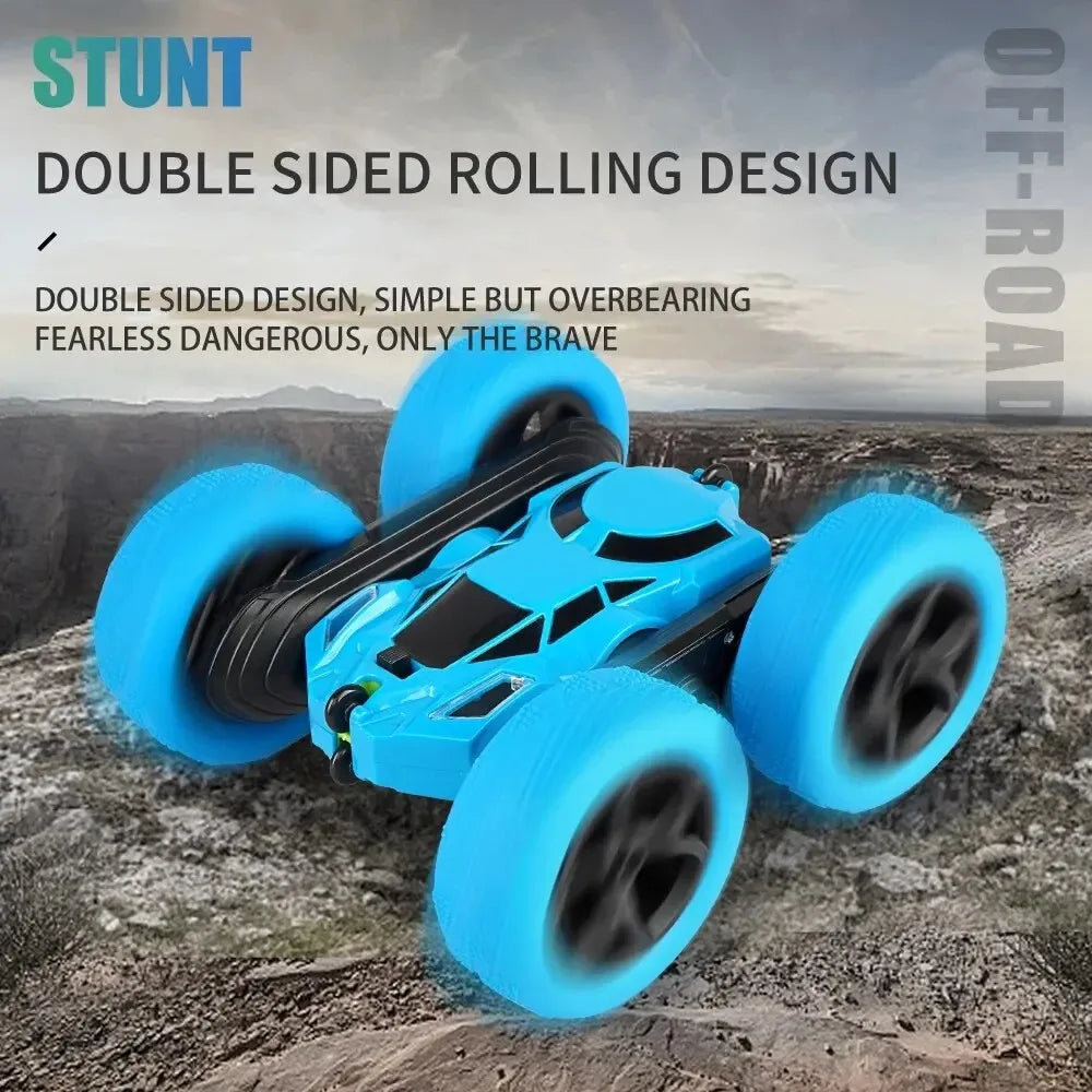 "Flip Xtreme RC Stuntbil leke utfører spektakulære 360° triks i robust terreng, perfekt for ubegrenset moro."
