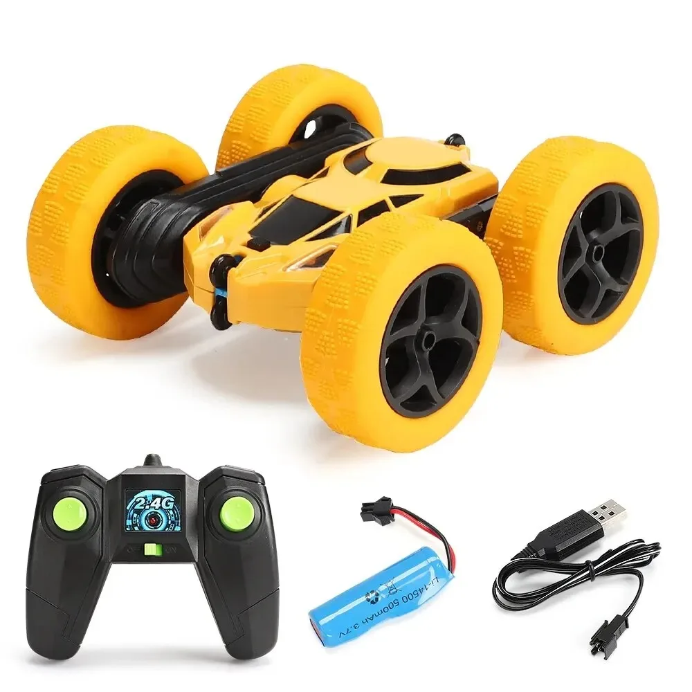 "Flip Xtreme RC Stuntbil leke utfører spektakulære 360° triks i robust terreng, perfekt for ubegrenset moro."