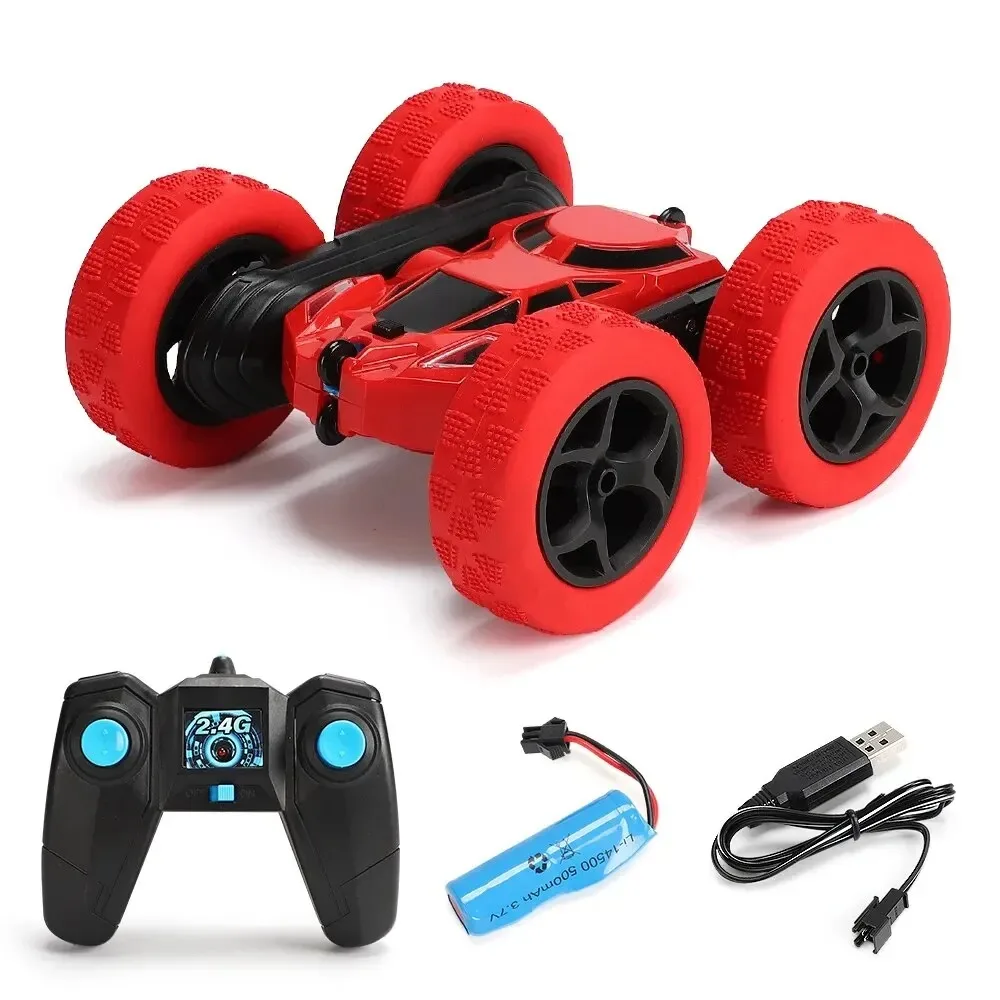 "Flip Xtreme RC Stuntbil leke utfører spektakulære 360° triks i robust terreng, perfekt for ubegrenset moro."