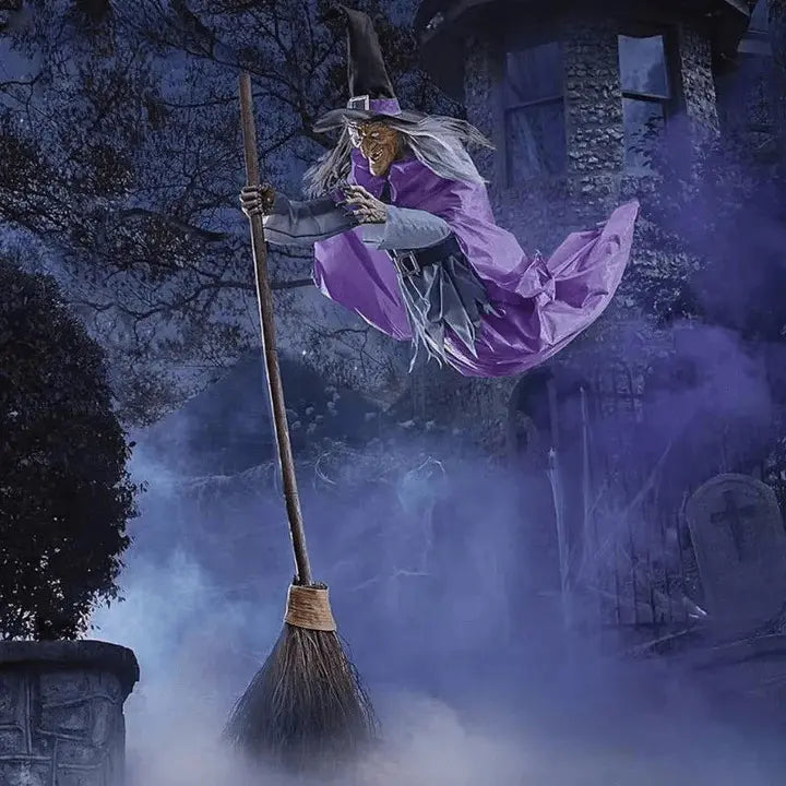 Skremmende flygende heks Halloween-rekvisitt med lyd, lys, detaljert ansikt og stripete strømper for hjemmedekor.