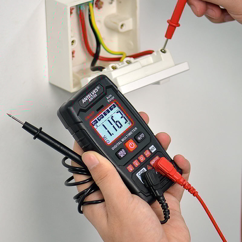 "Forbedret multimeter med EBTN LCD, mørk med klar skjerm, presise målinger, ergonomisk design for enkel bruk."