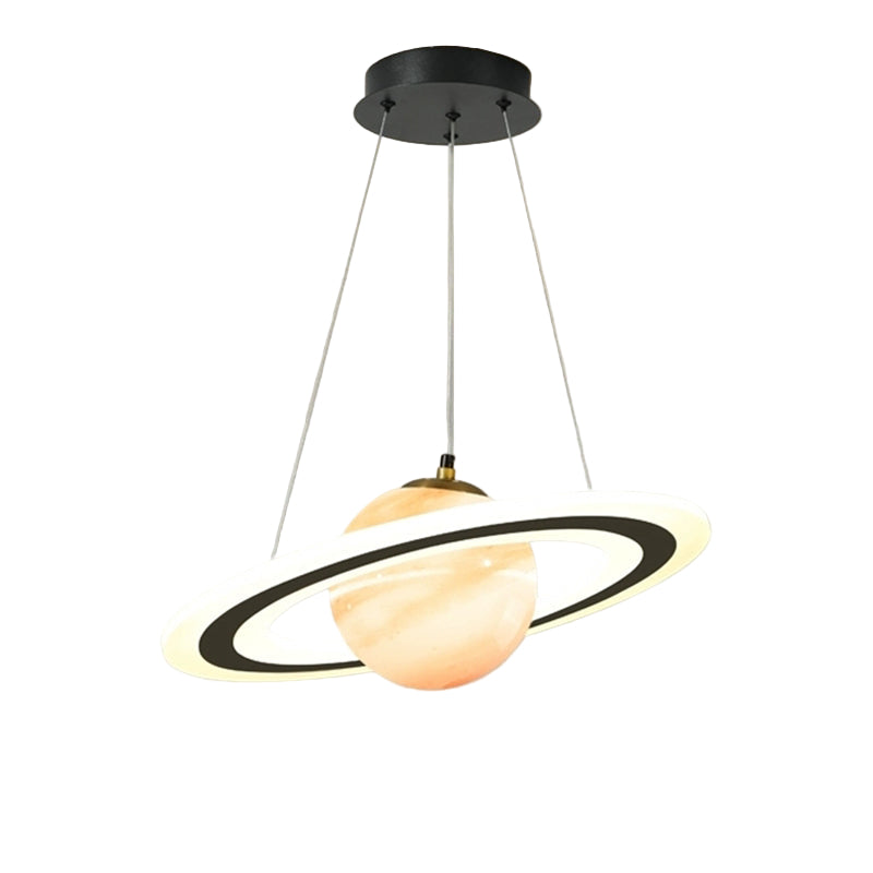 Futuristisk LED pendellampe med planetdesign, dimbar, moderne belysning for stue eller spisestue.