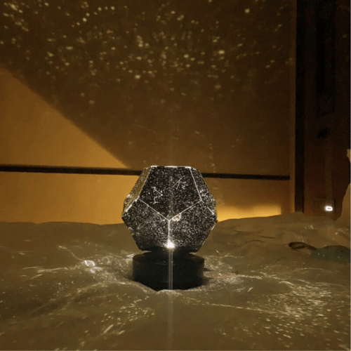 Beroligende galakseprojektor med stjernehimmel, ideell som nattlampe og stemningslys til barnerommet.
