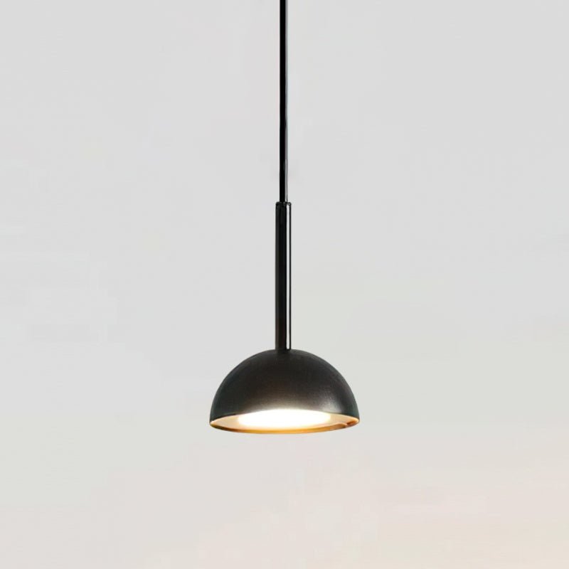 "Geometrisk Cupolina pendellampe i metall med LED, elegant oransje og svart, ideell for moderne interiører."