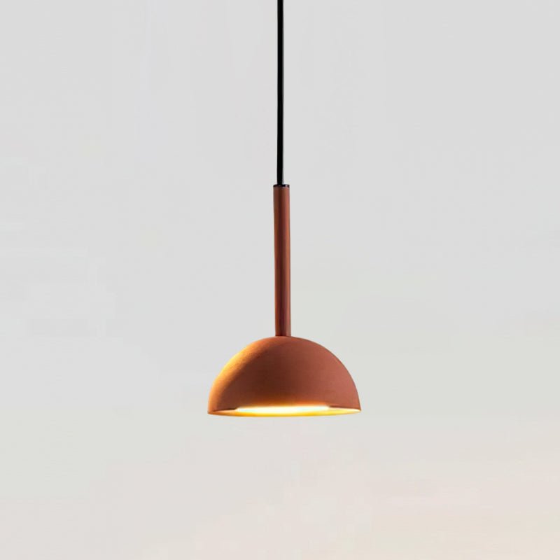 "Geometrisk Cupolina pendellampe i metall med LED, elegant oransje og svart, ideell for moderne interiører."