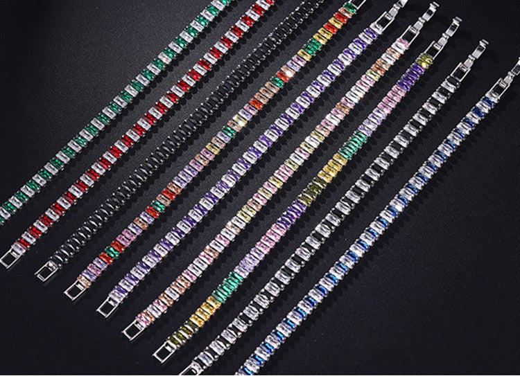 Vakkert designet cubic zirconia armbånd, et must-have smykke for kvinner