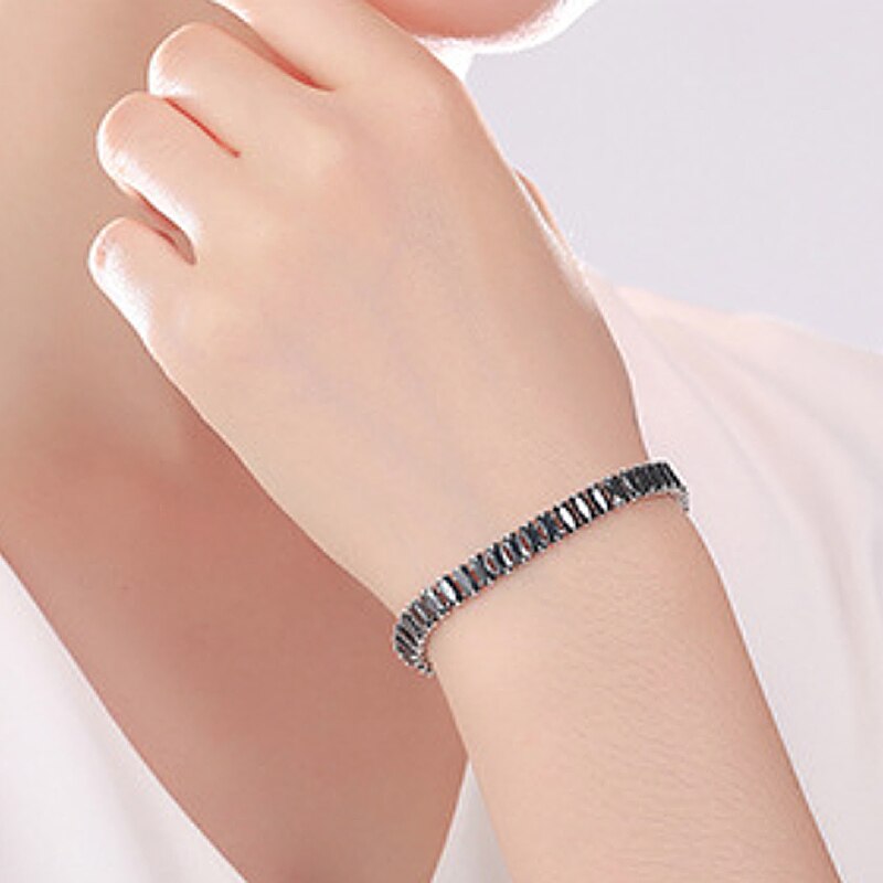 Cubic zirconia armbånd med et unikt luksuriøst design for kvinner