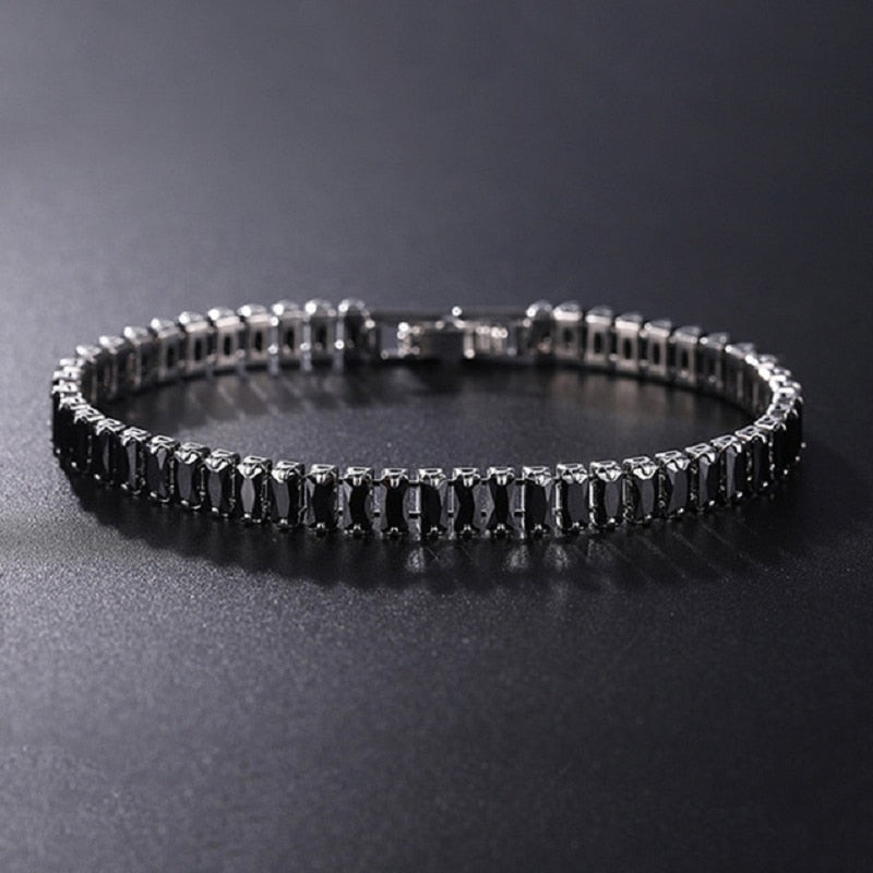 Smykke for kvinner: Glamorøst armbånd med skinnende cubic zirconia