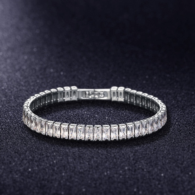 Delikat cubic zirconia armbånd, et tidløst smykke for kvinner