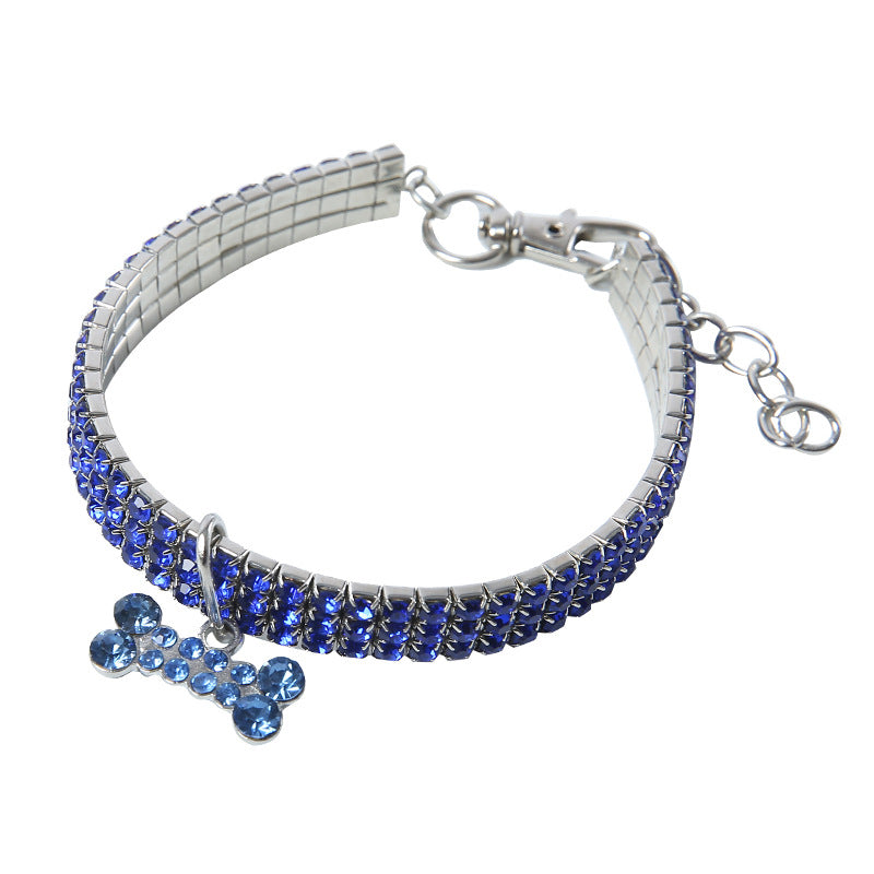 Kvalitet hundehalsbånd med bling og glitrende rhinestones. Luksuriøst og moteriktig tilbehør for små hunder.