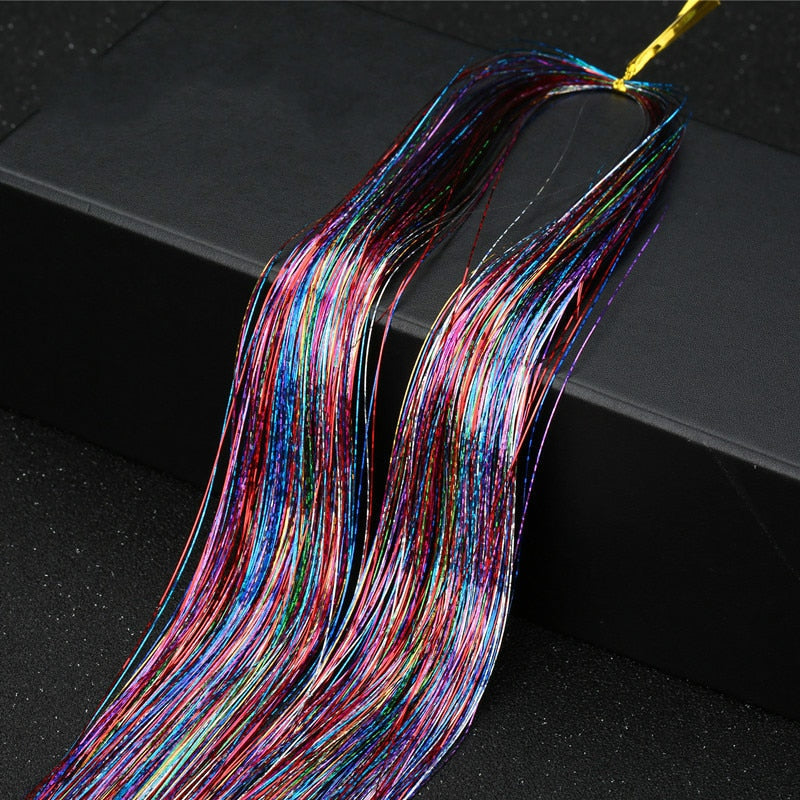 Grønn tinsel hårforlengelse, iøynefallende glitter for en unik og fargerik stil.