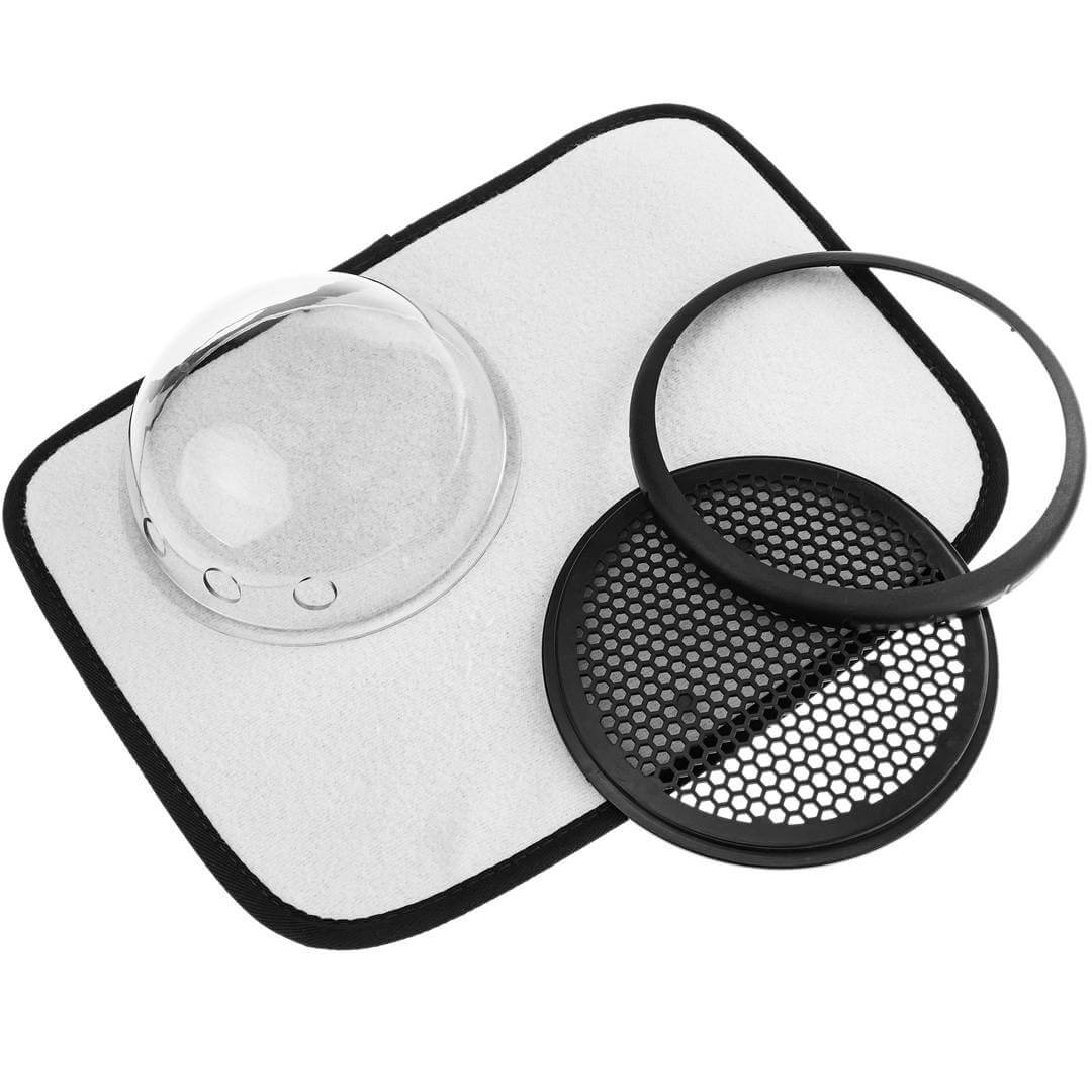 Åpen grå kjæledyrryggsekk, med plass til leker og vannflaske, perfekt for utflukter og eventyr.