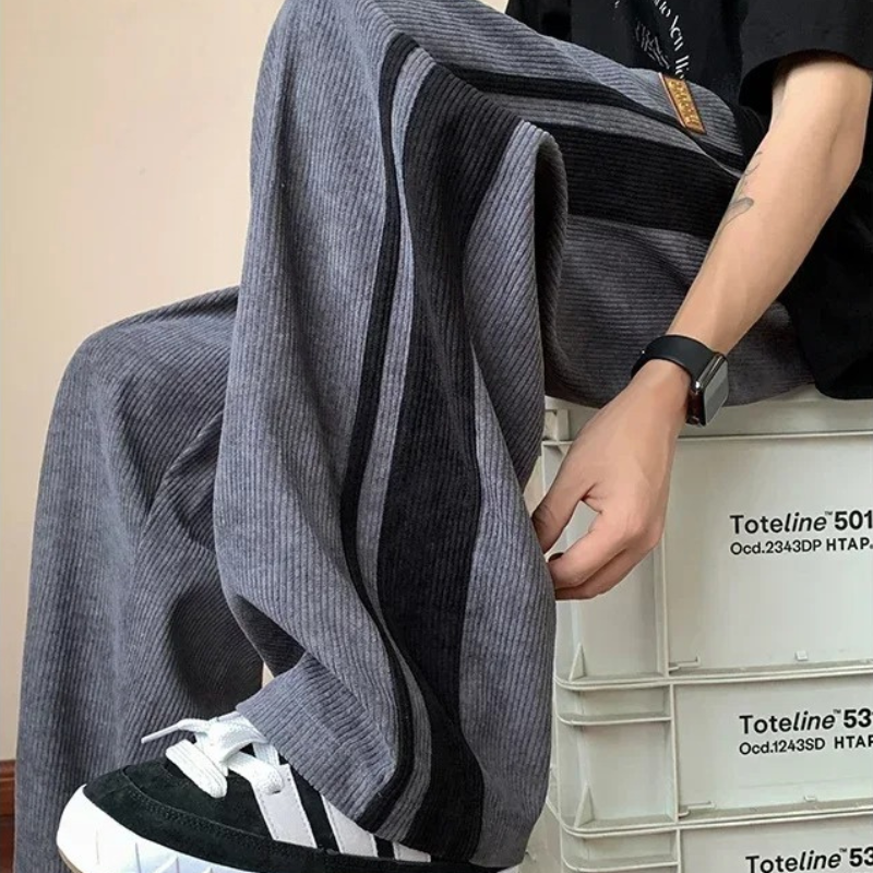 Detalj av komfortabel herre oversized joggebukse med justerbar snøring i midjen for optimal passform.