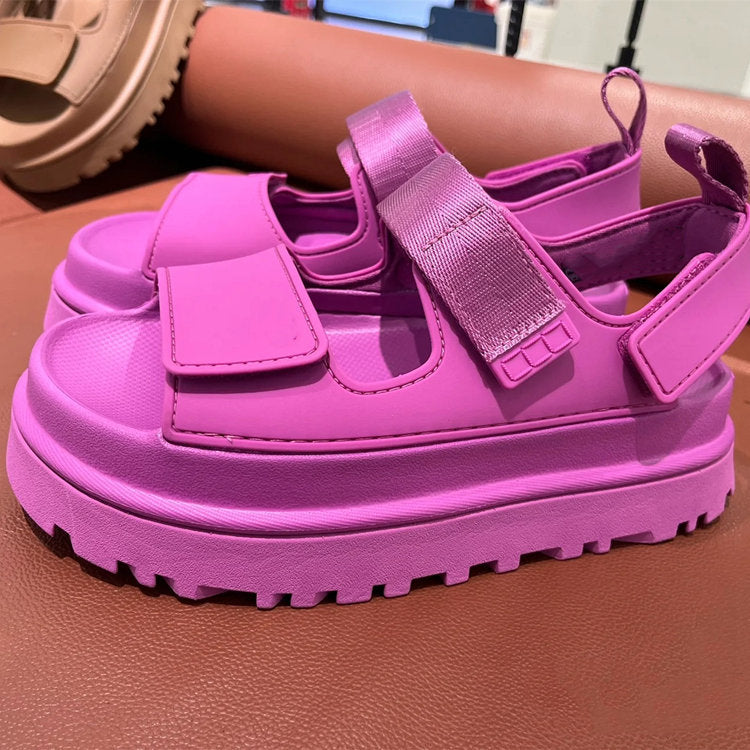 Grå dame sporty sandaler med ergonomisk fotseng og sklisikker såle, justerbar reim for optimal passform.