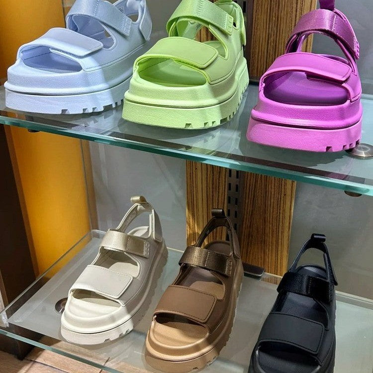 Grå dame sporty sandaler med ergonomisk fotseng og sklisikker såle, justerbar reim for optimal passform.