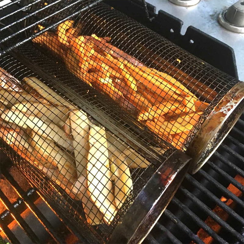 Grillkurv i rustfritt stål roterende 360° med grønnsaker og kjøtt, jevn varmefordeling, ideell for grilling.