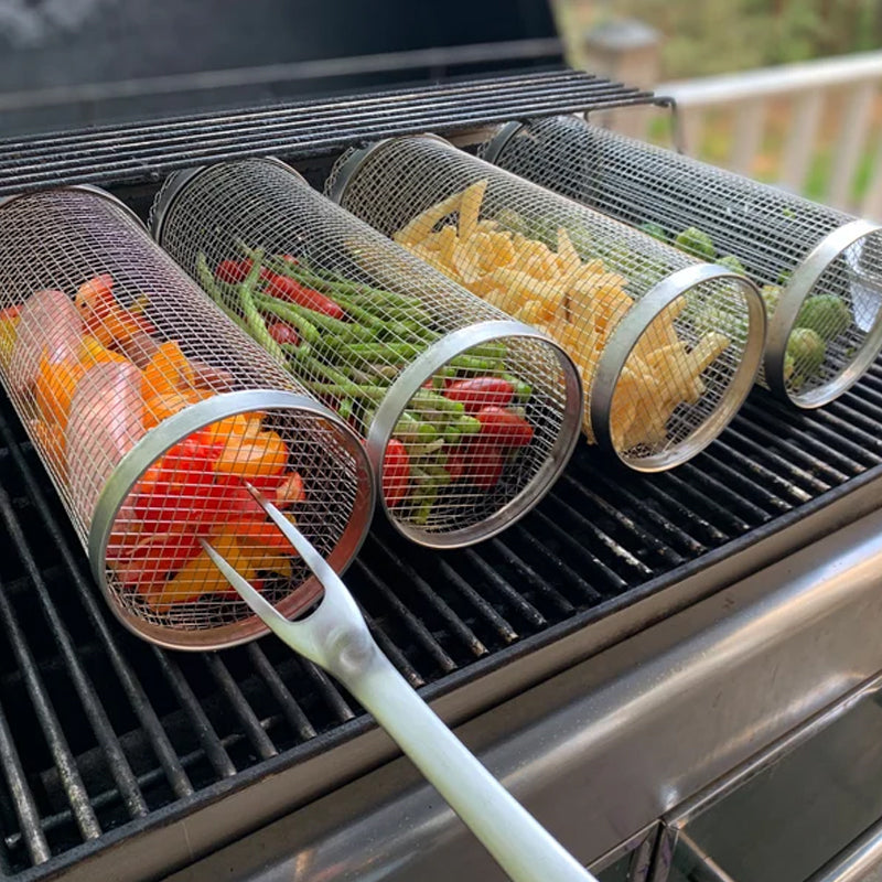 Grillkurv i rustfritt stål roterende 360° med grønnsaker og kjøtt, jevn varmefordeling, ideell for grilling.