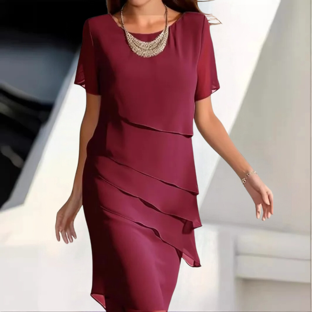"Grønn Karmen midikjole i myk chiffon, middels lengde, elegant design for sommerdager, flatterende passform."