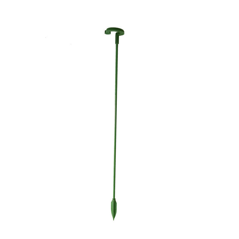 "Grønn plantestøtte med stålkjerne og plastbelegg, gir solid støtte for blomster og smelter inn i hagens naturlige skjønnhet.