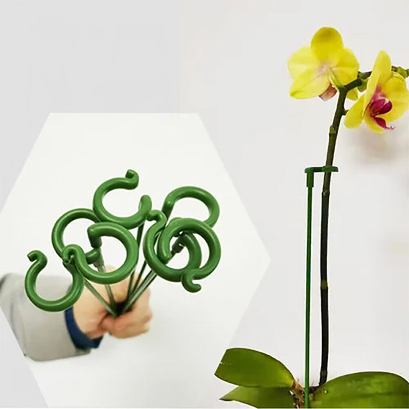 "Grønn plantestøtte med stålkjerne og plastbelegg, gir solid støtte for blomster og smelter inn i hagens naturlige skjønnhet.